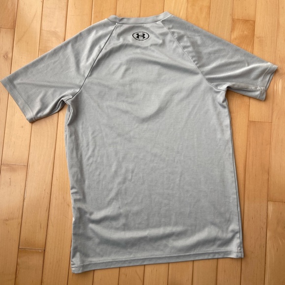 Boys Under Armour Logo T-Shirt - Youth XL (18) - Picture 3 of 3